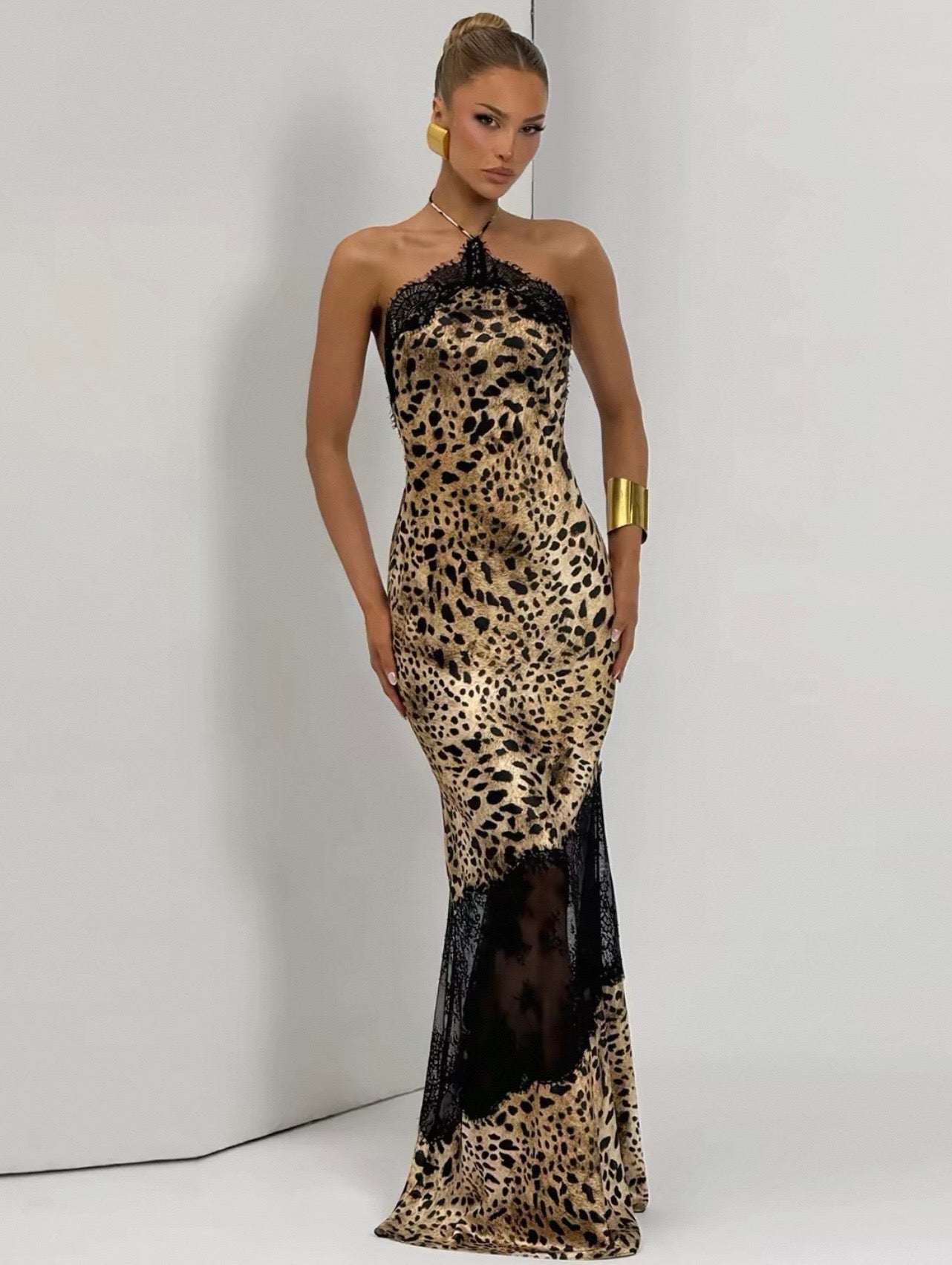 Leo-Neckholderkleid mit Spitze