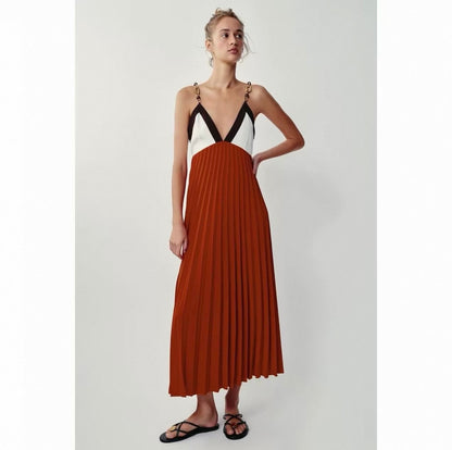 Plisseekleid mit Schmuckperlen