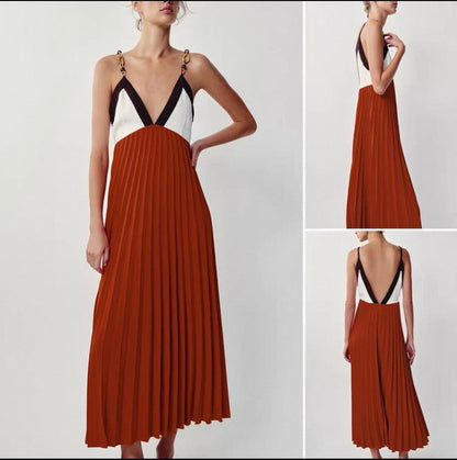 Plisseekleid mit Schmuckperlen