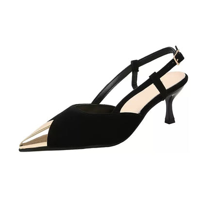 Sandalen mit goldener Spitze