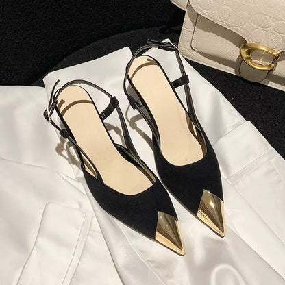 Sandalen mit goldener Spitze